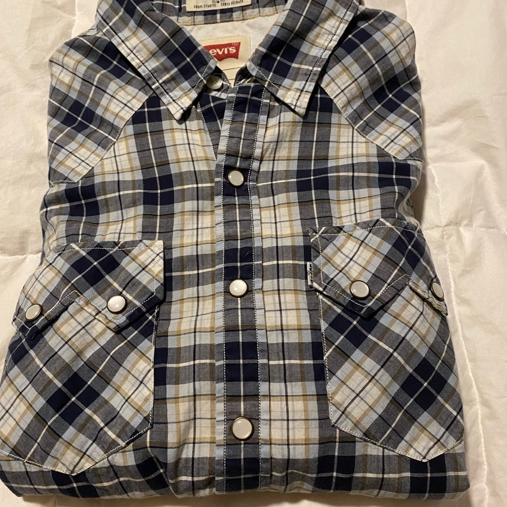 Levi’s button down - Picture 4 of 5
